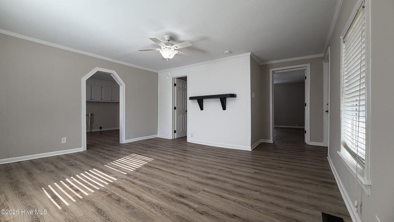 3746 Cameron St - Photo 2 of 11