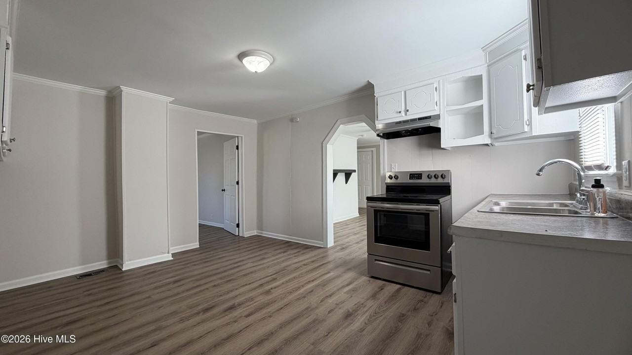 3746 Cameron St - Photo 6 of 11