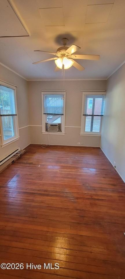 105 N May St - Photo 3 of 6