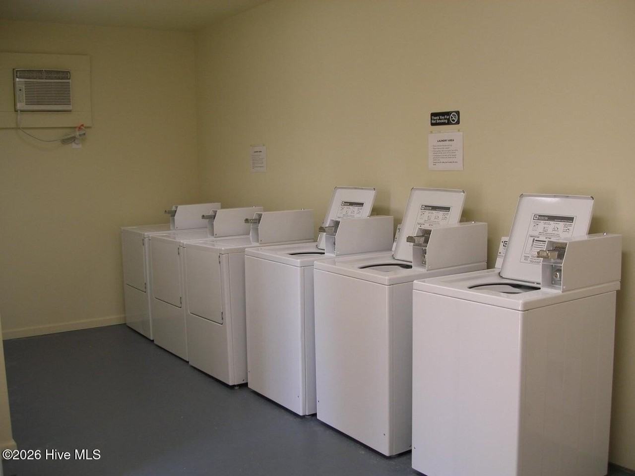 105 N May St - Photo 6 of 6