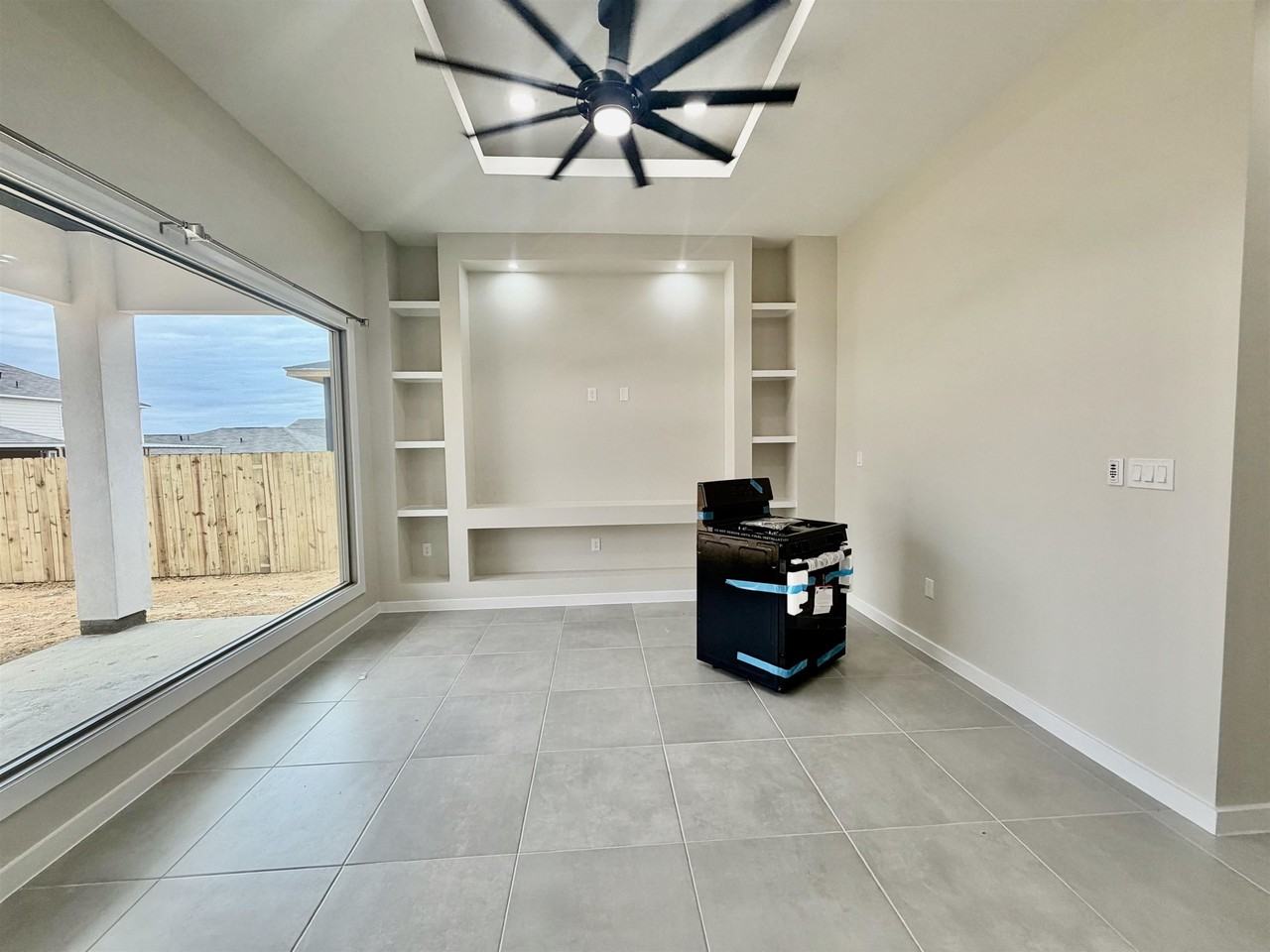 1619 Tesis Dr - Photo 4 of 11