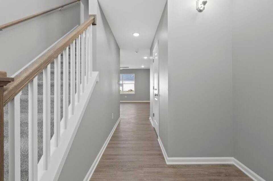 8028 Driftwood Loop - Photo 2 of 9