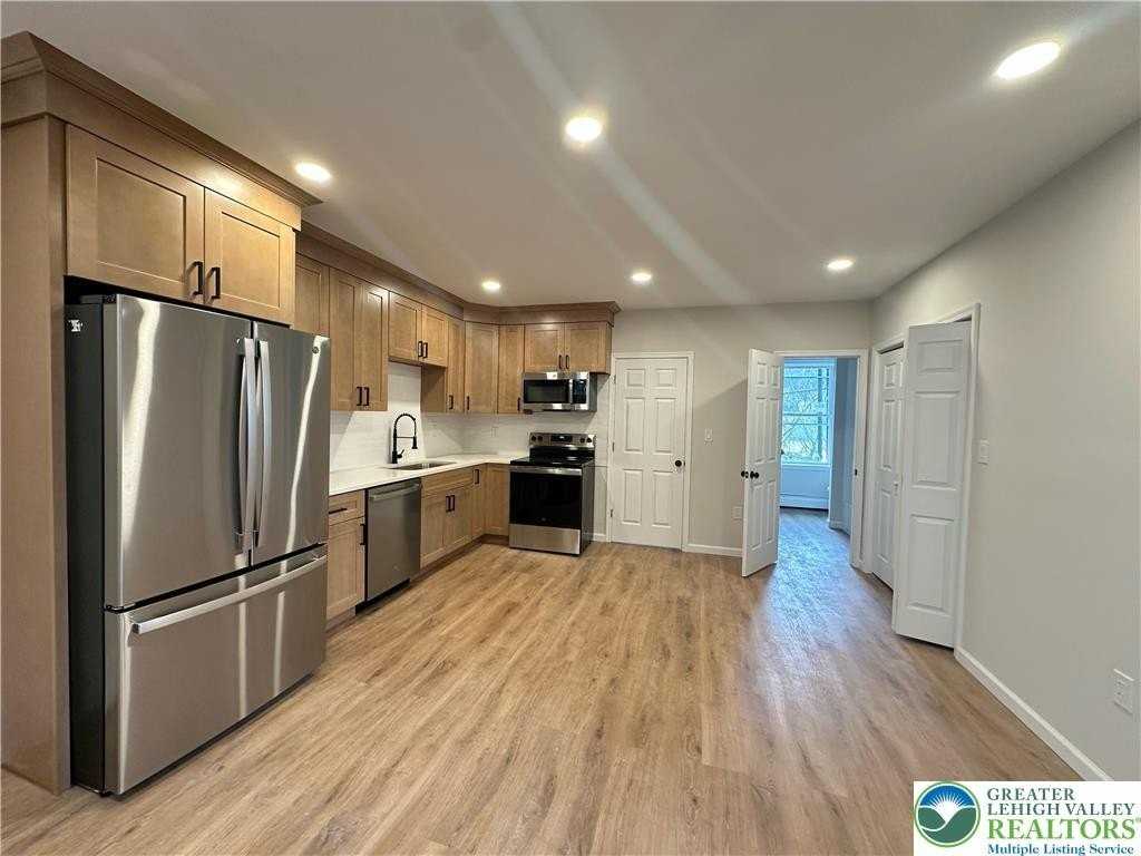 348 Main St - Photo 2 of 7