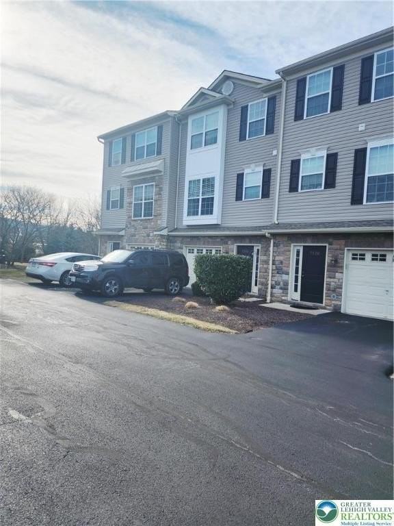 7510 Pioneer Dr - Photo 3 of 31