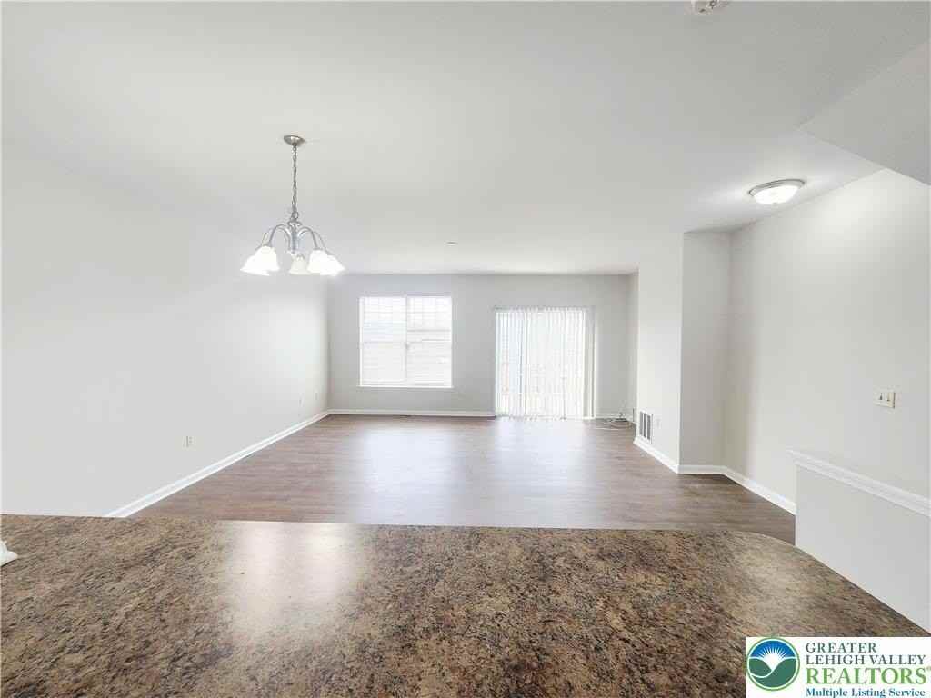 7510 Pioneer Dr - Photo 6 of 31