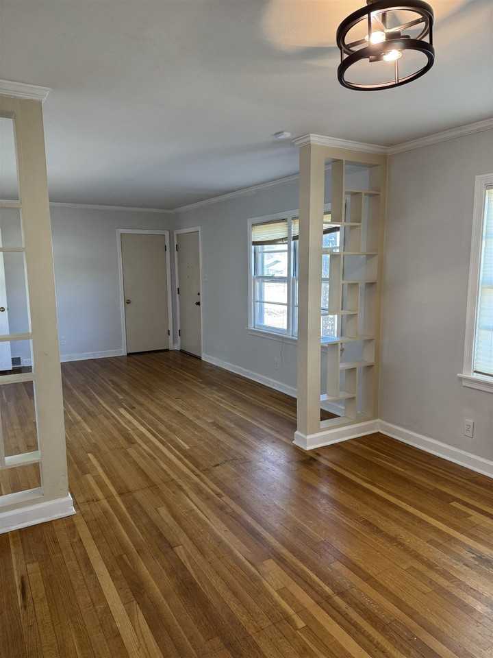 4973 Greenway Ave - Photo 6 of 12