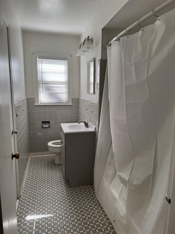 4973 Greenway Ave - Photo 7 of 12