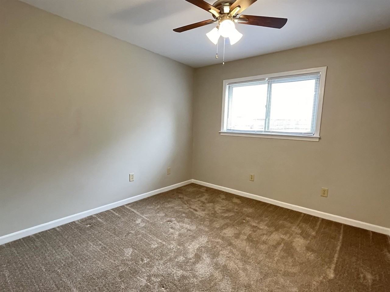 7260 Eastern Ave - Photo 3 of 20