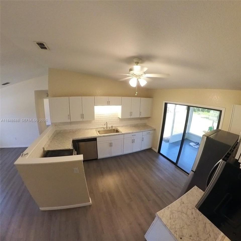 21548 Seyburn Ter - Photo 3 of 25