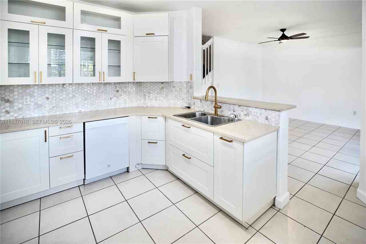 10181 Nw 32nd Ter - Photo 4 of 29