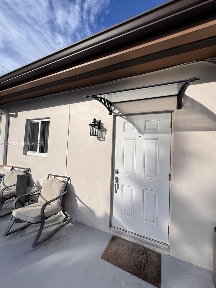 1540 Ne 118th St #B - Photo 2 of 14