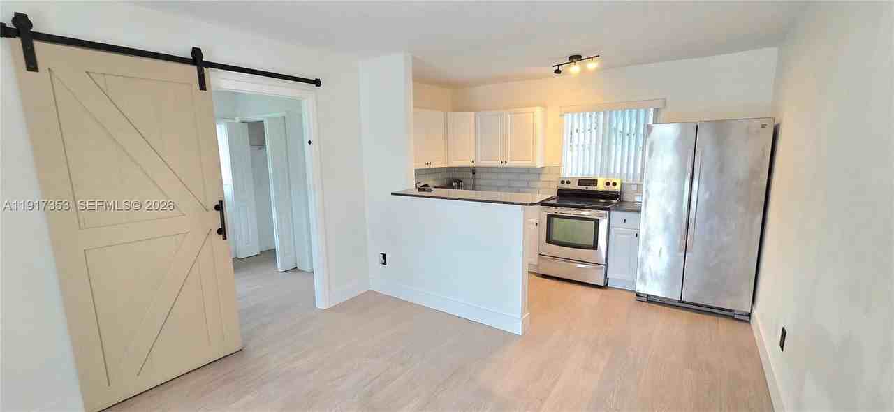 1540 Ne 118th St #B - Photo 5 of 14