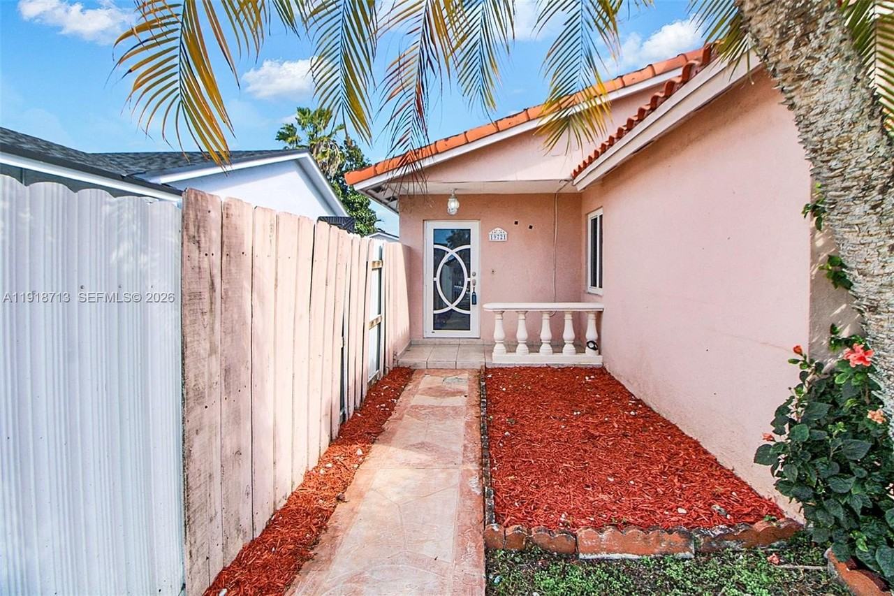 19721 Sw 122nd Pl #19721 - Photo 5 of 29