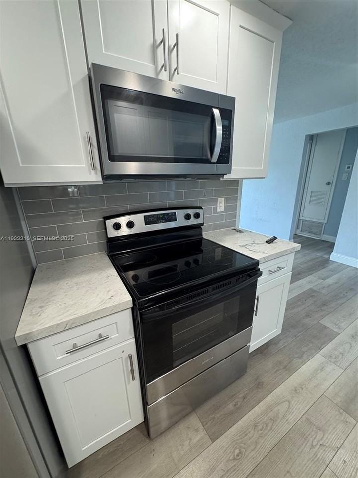 6868 Nw 28th St - Photo 6 of 20