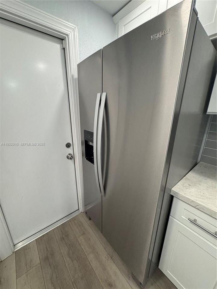 6868 Nw 28th St - Photo 7 of 20