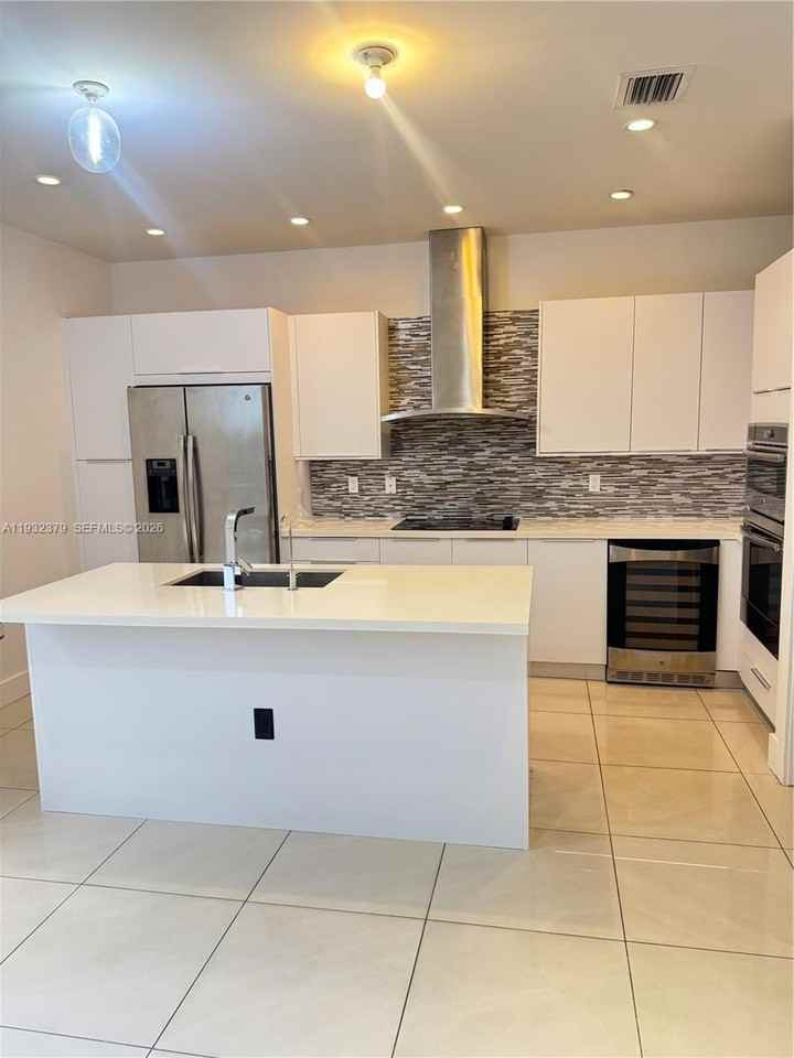 10550 Nw 65th Ln - Photo 3 of 50