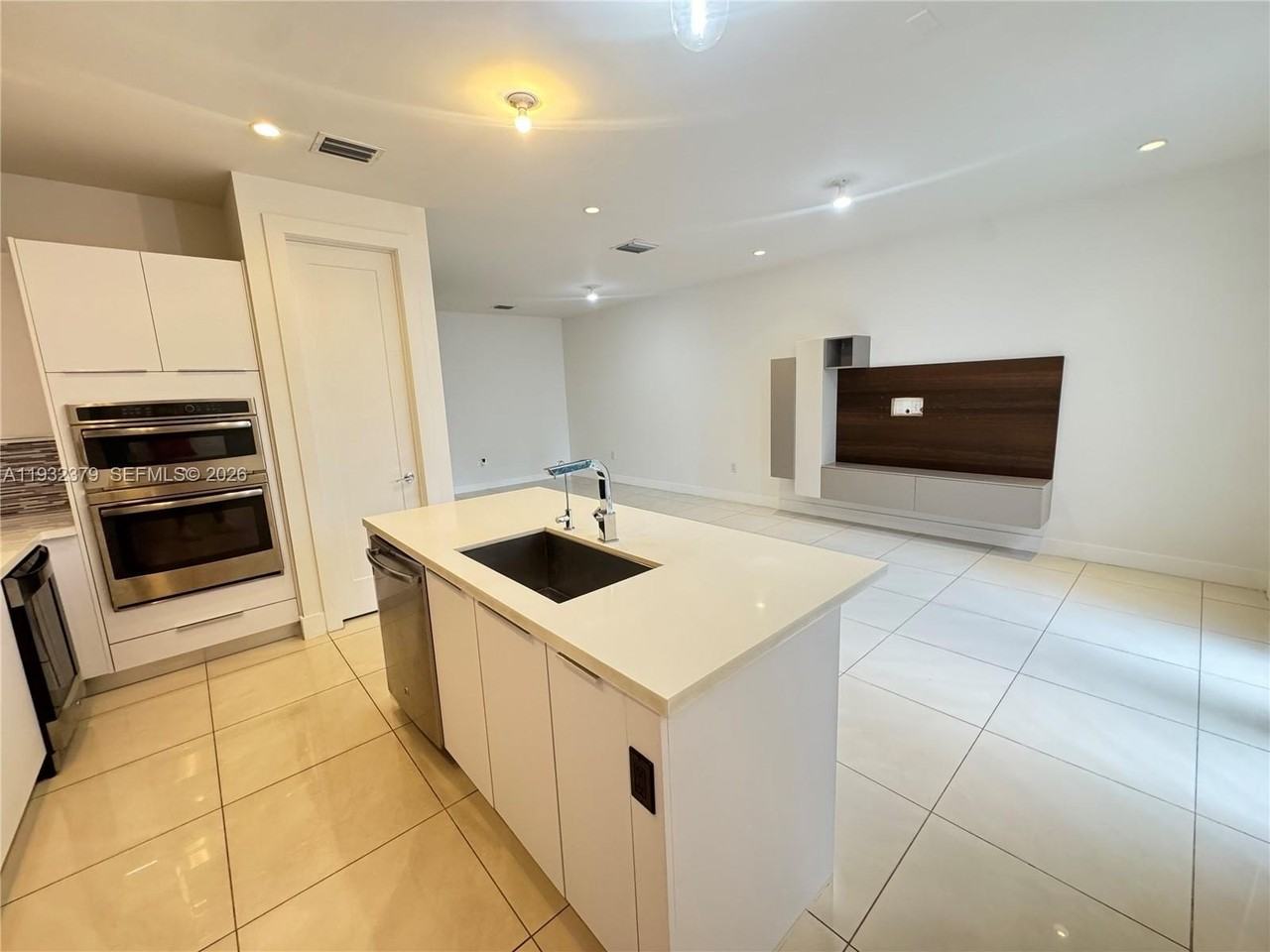 10550 Nw 65th Ln - Photo 5 of 50