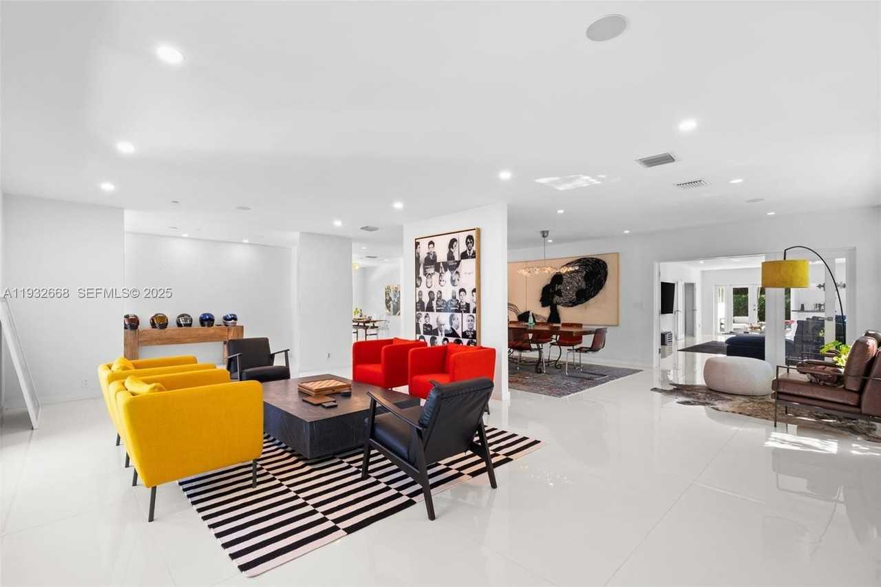 5055 N Bay Rd - Photo 5 of 31