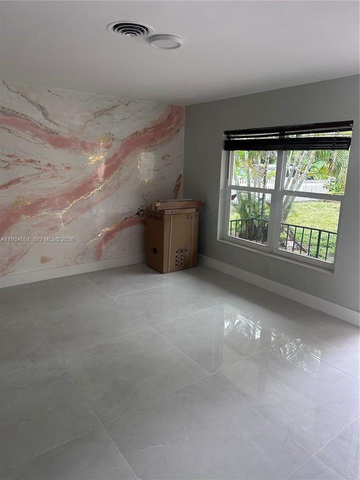 200 Se 19th St #200 - Photo 4 of 25