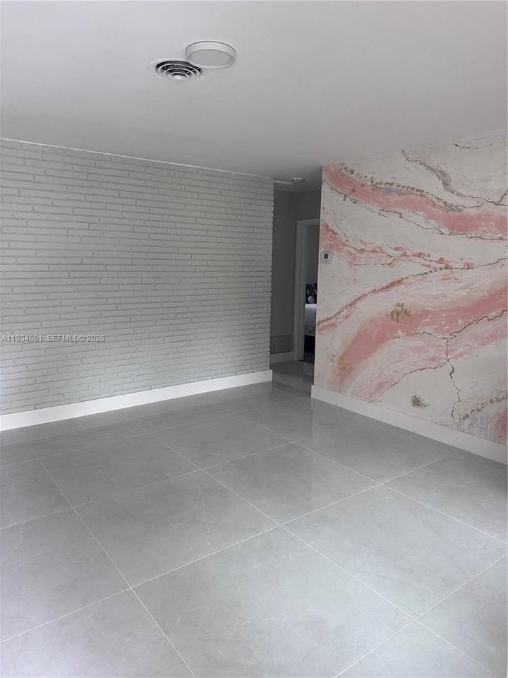 200 Se 19th St #200 - Photo 5 of 25