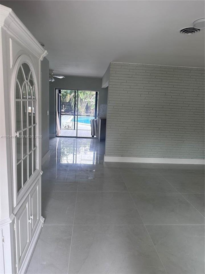 200 Se 19th St #200 - Photo 7 of 25