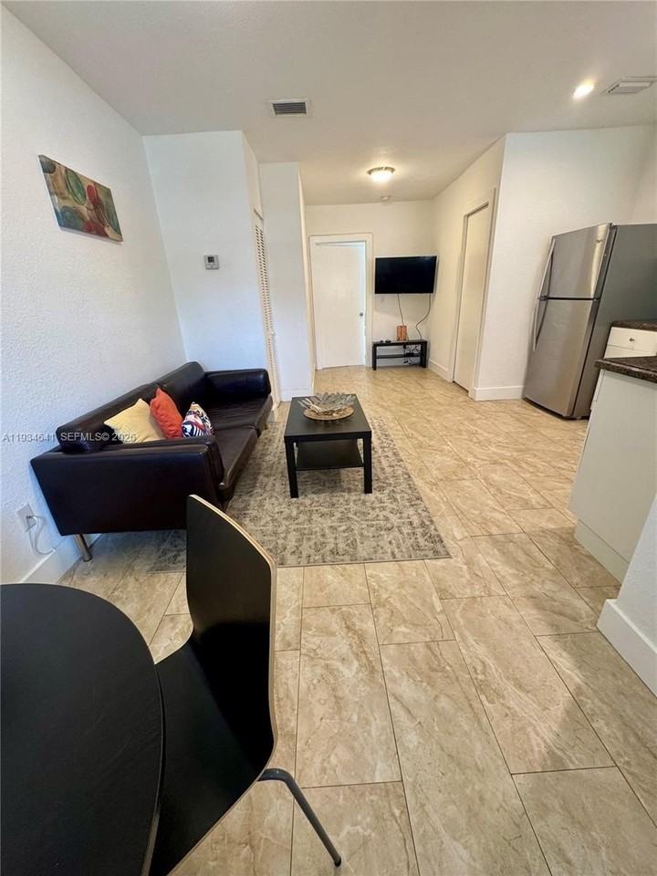 1648 Washington St #1-2 - Photo 5 of 17