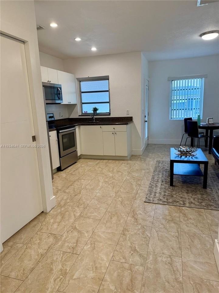 1648 Washington St #1-2 - Photo 6 of 17