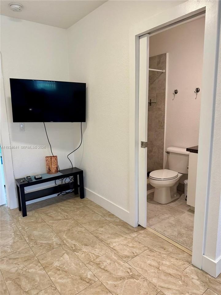 1648 Washington St #1-2 - Photo 7 of 17