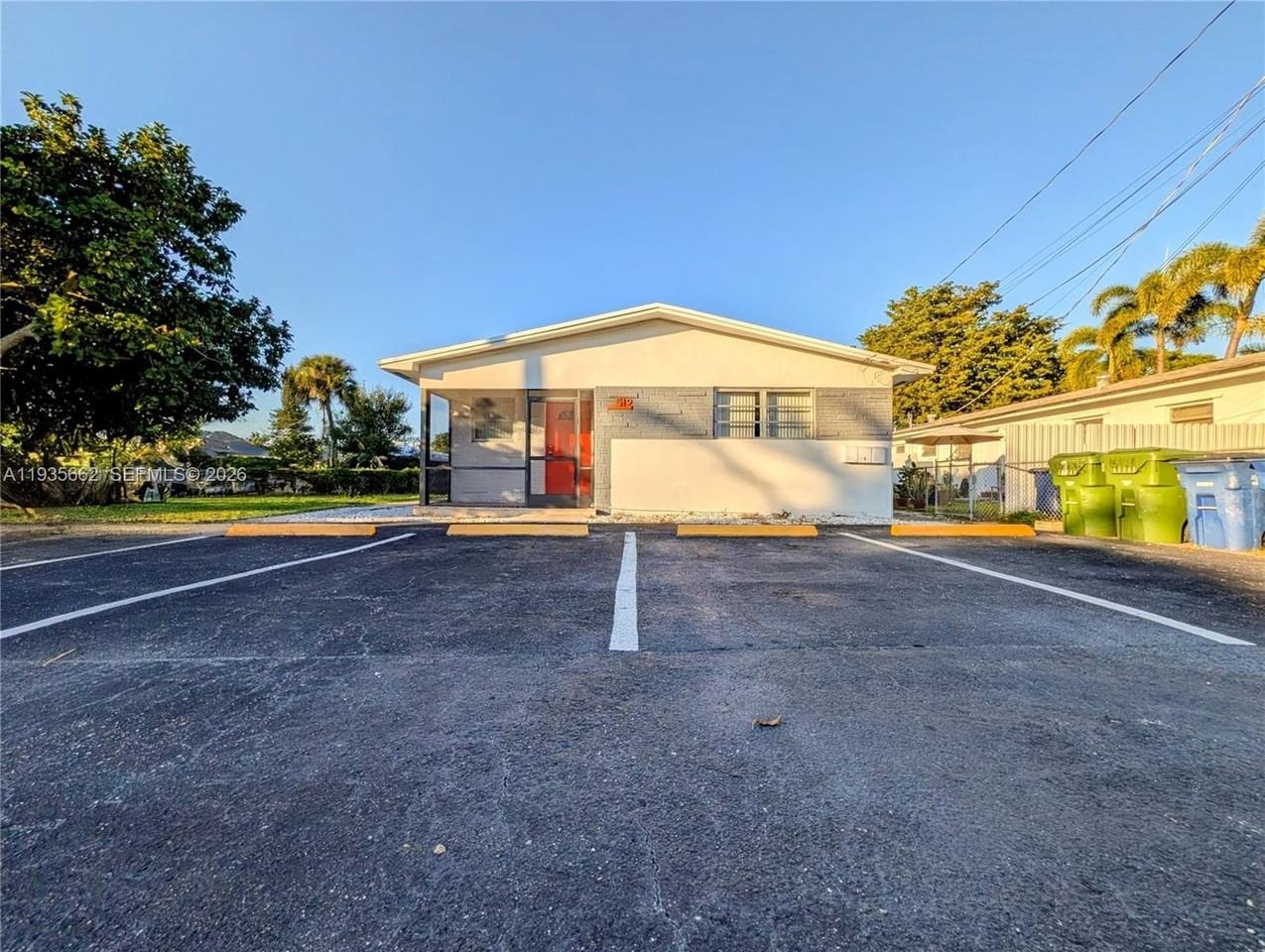 512 Sw 7th St #1-4 - Photo 2 of 16