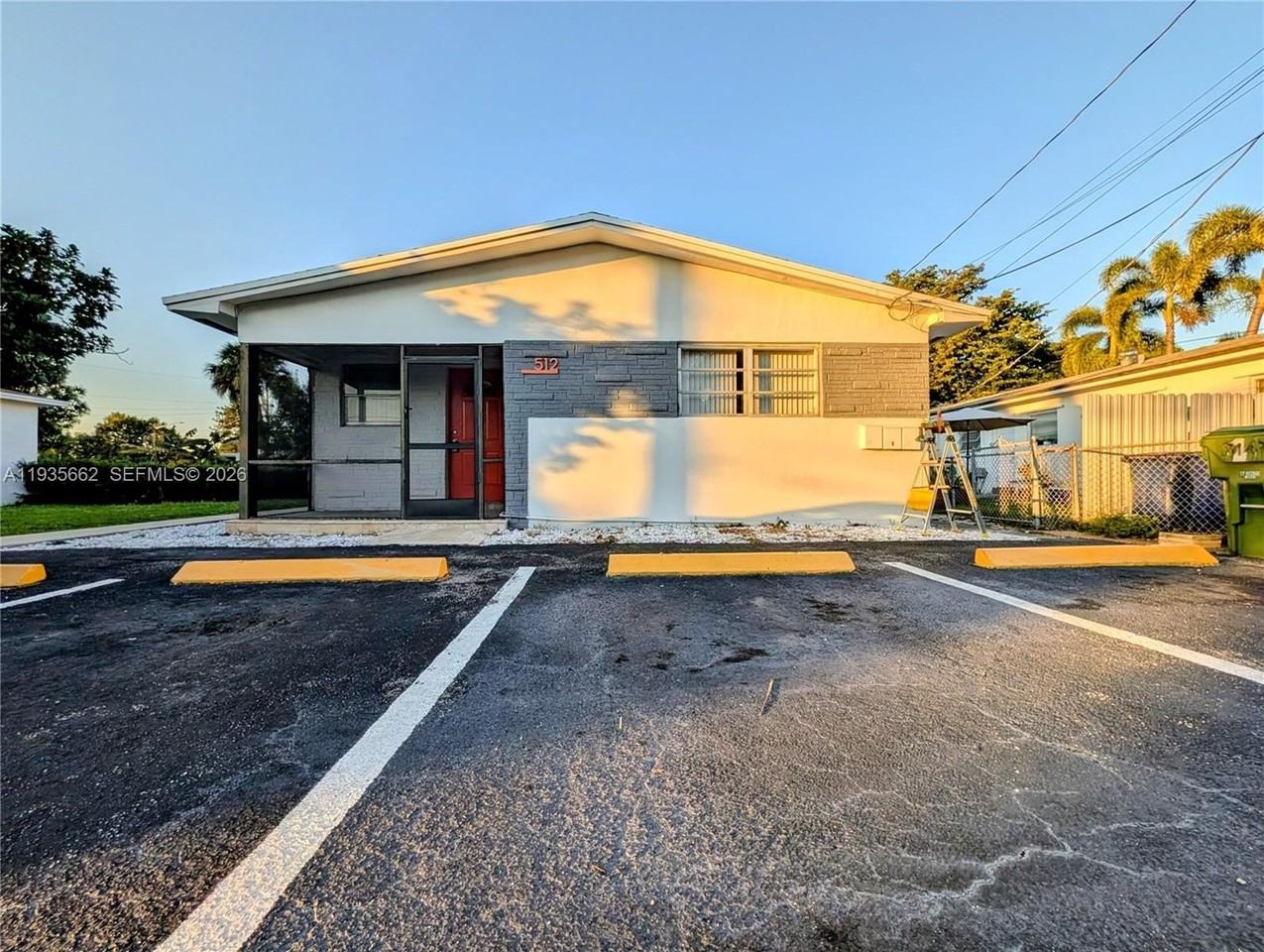 512 Sw 7th St #1-4 - Photo 3 of 16