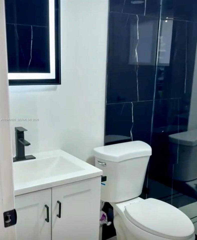 651 N 73rd Ave - Photo 3 of 8