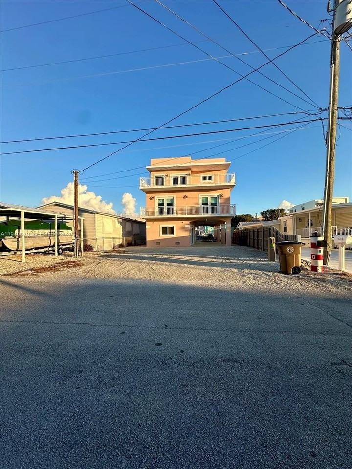 1516 Aqueduct Ln #1 - Photo 2 of 50