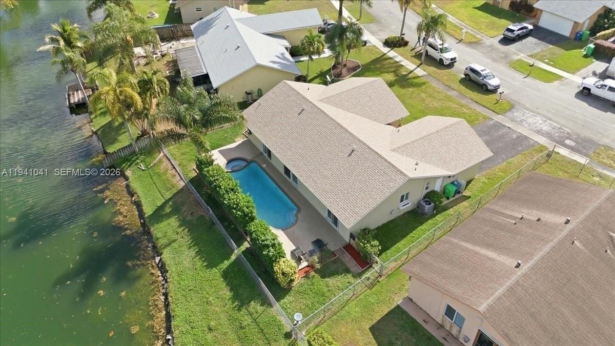 9349 Nw 47th St - Photo 4 of 45