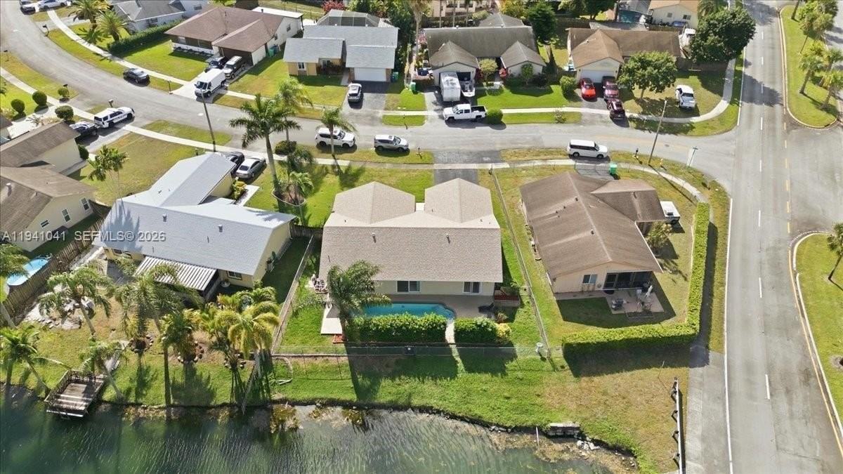 9349 Nw 47th St - Photo 5 of 45