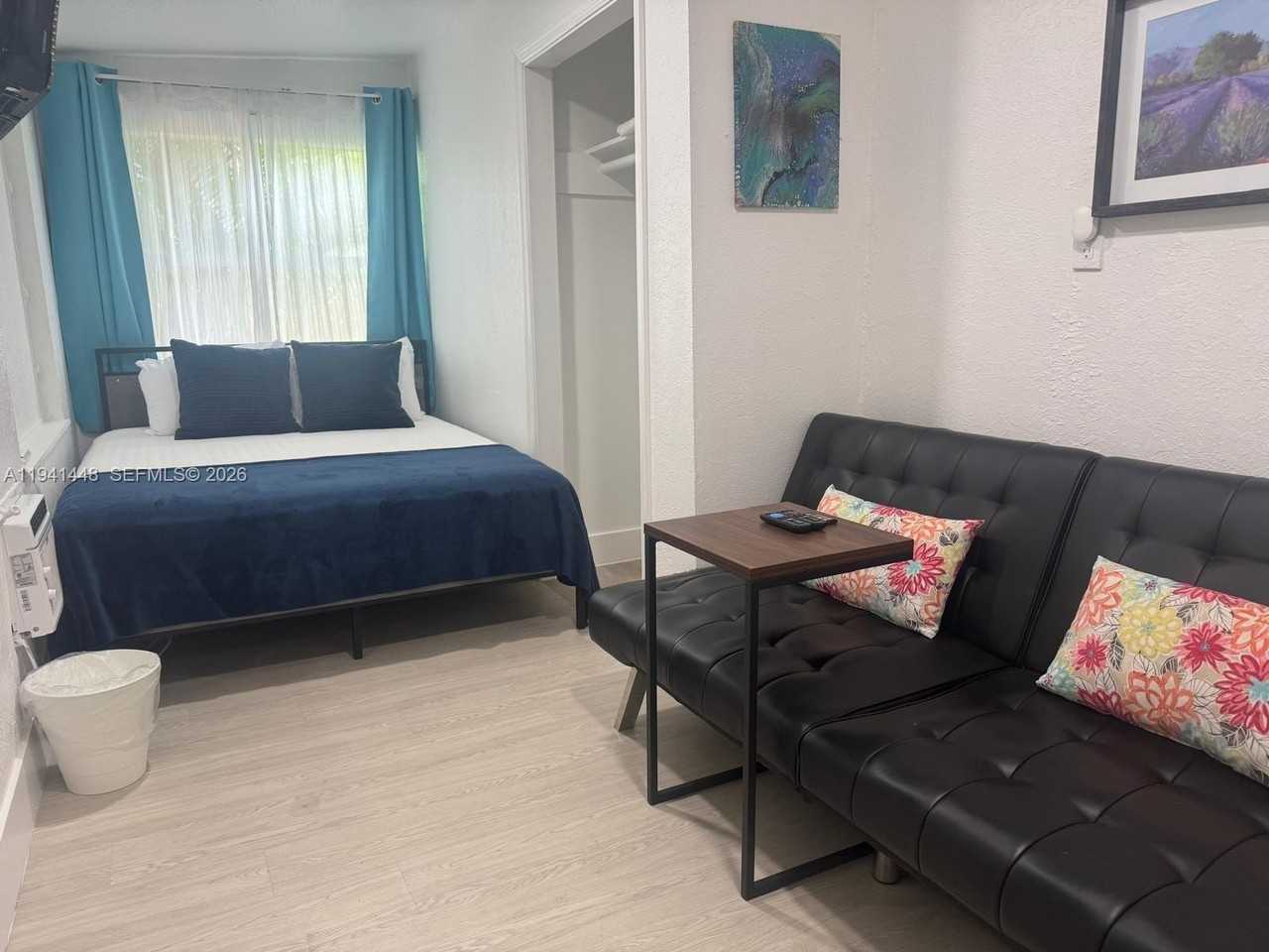 582 E 18th St #B - Photo 3 of 17