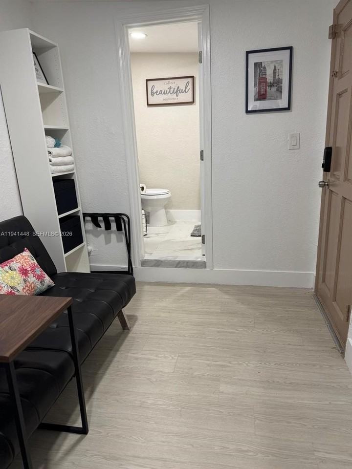 582 E 18th St #B - Photo 4 of 17