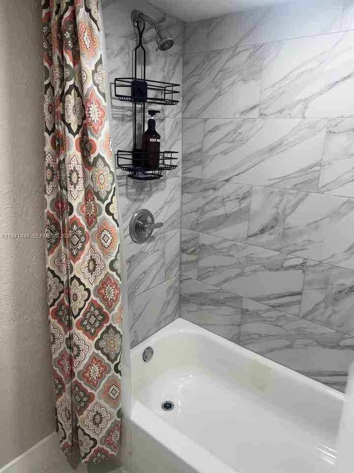 582 E 18th St #B - Photo 7 of 17