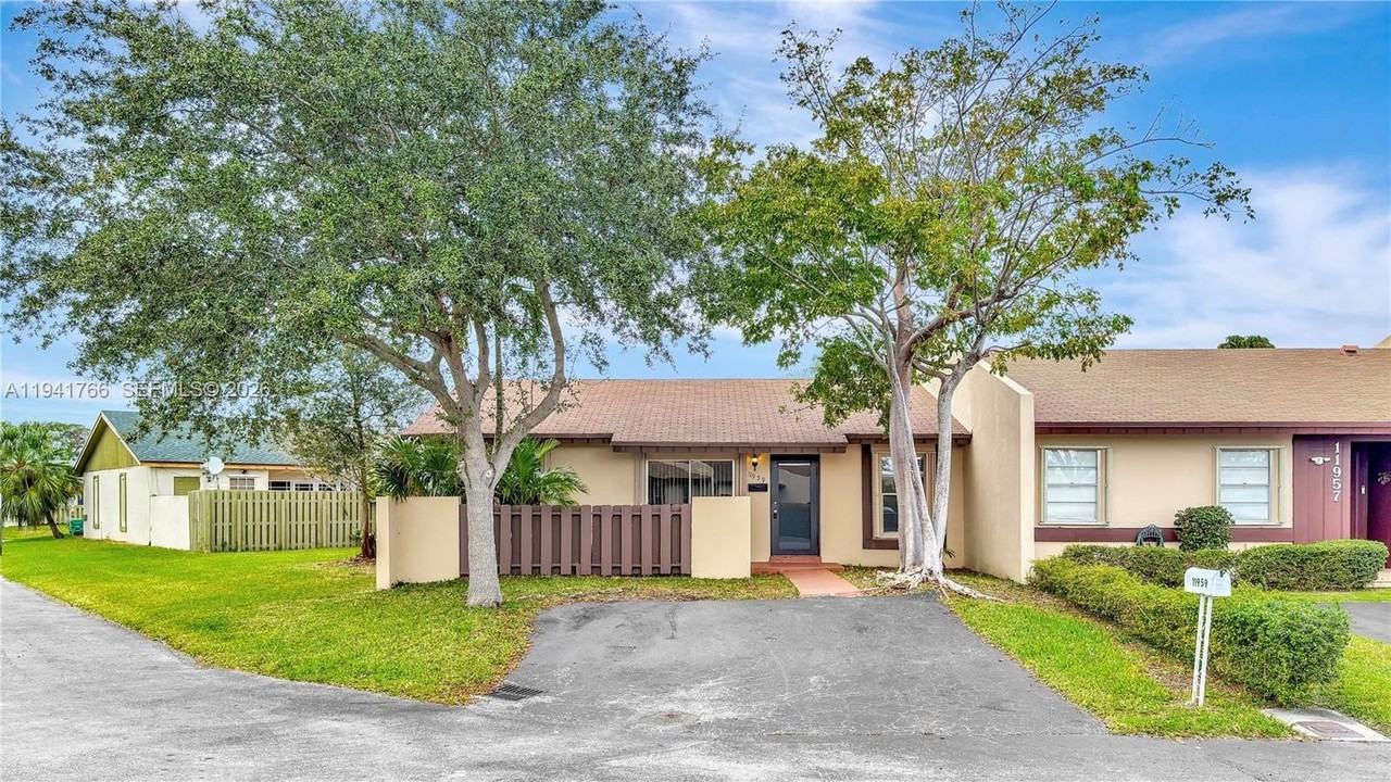 11959 Sw 110th Street Cir S - Photo 2 of 13