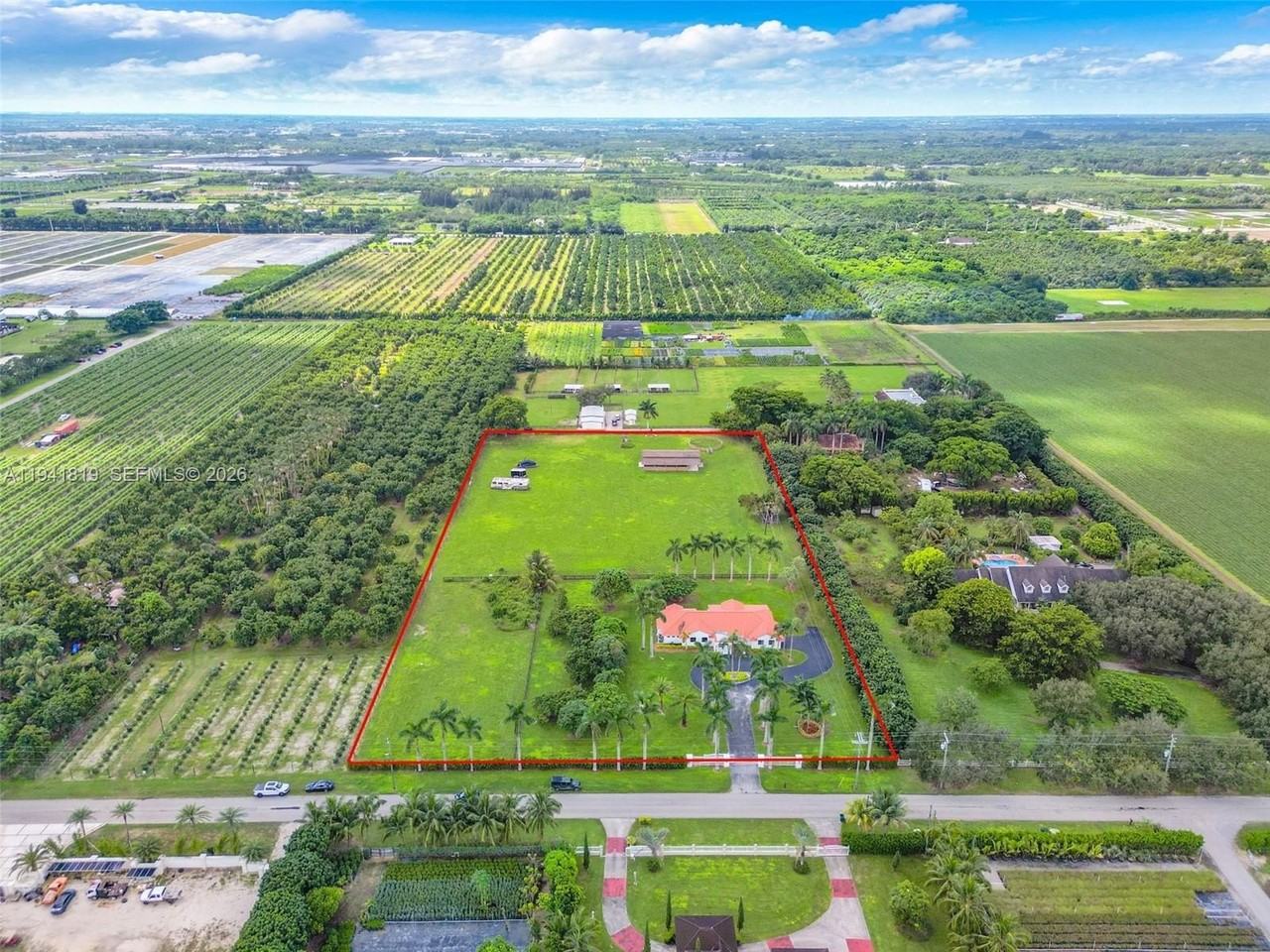 14300 Sw 192nd St - Photo 4 of 27