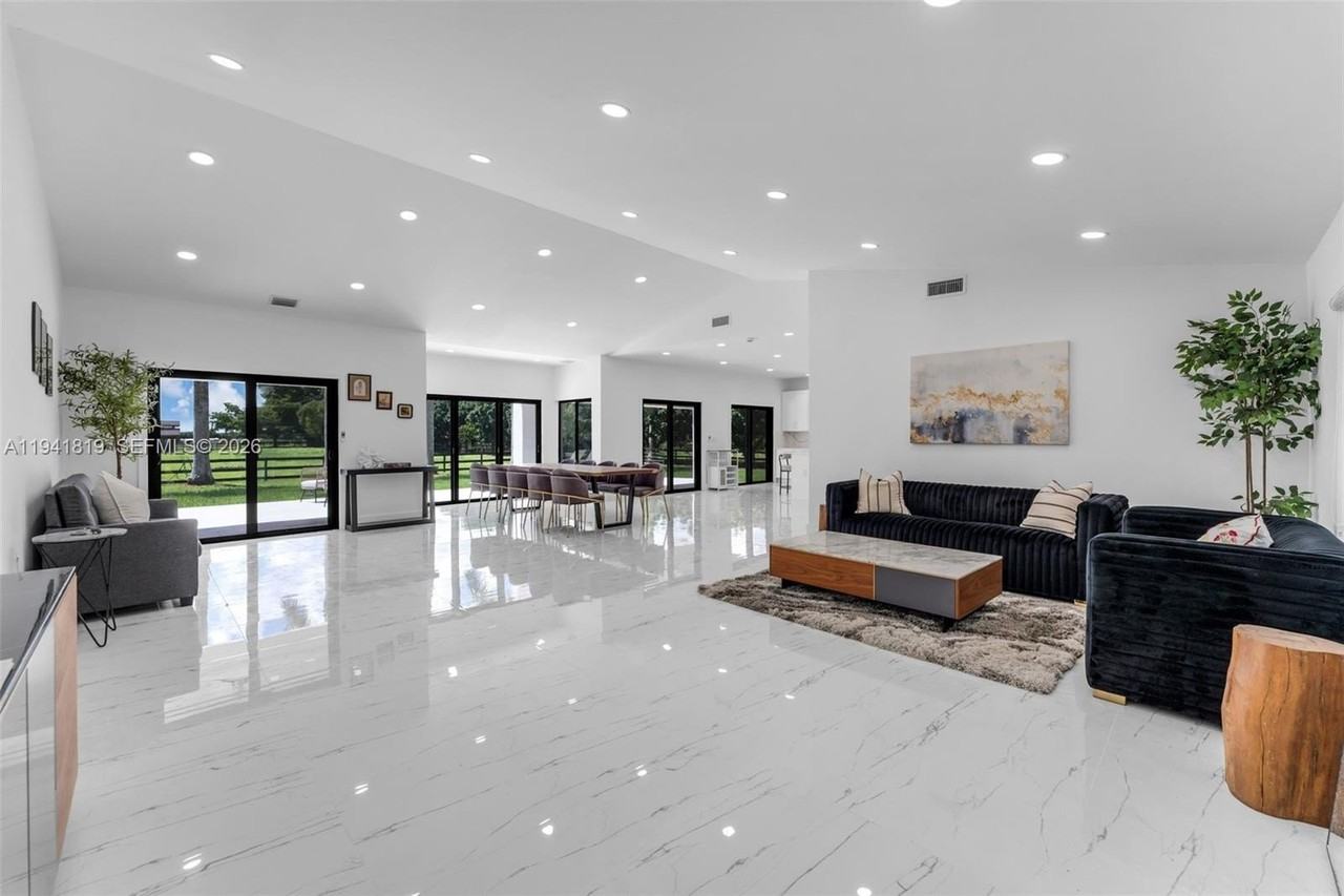 14300 Sw 192nd St - Photo 5 of 27