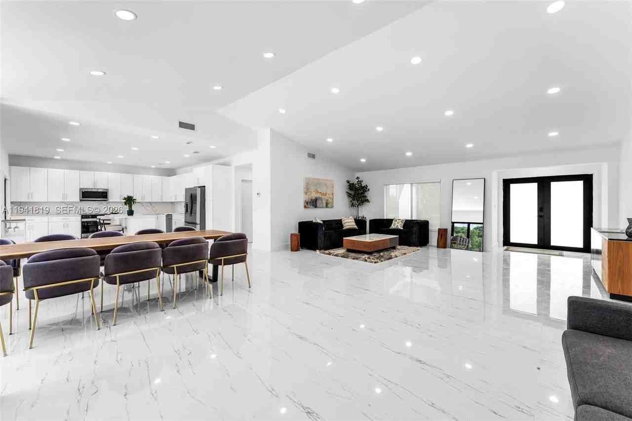 14300 Sw 192nd St - Photo 6 of 27