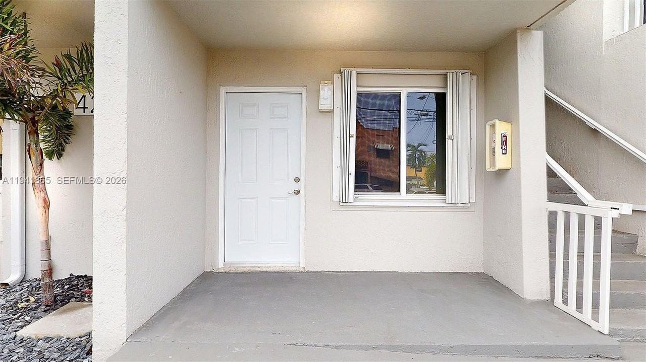 426 Nw 13th Ave #1 - Photo 4 of 33