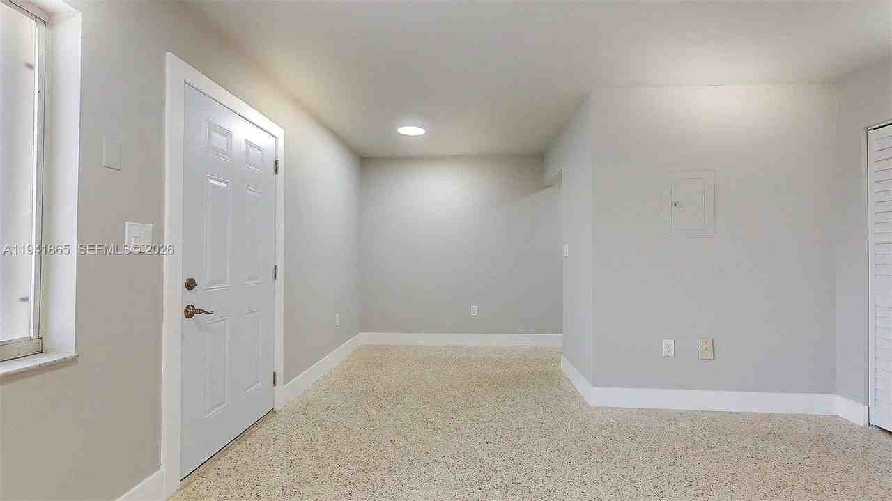 426 Nw 13th Ave #1 - Photo 5 of 33