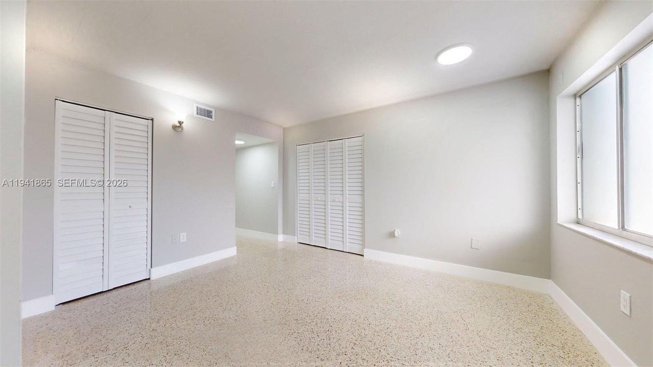 426 Nw 13th Ave #1 - Photo 6 of 33