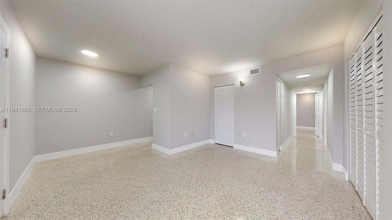 426 Nw 13th Ave #1 - Photo 7 of 33