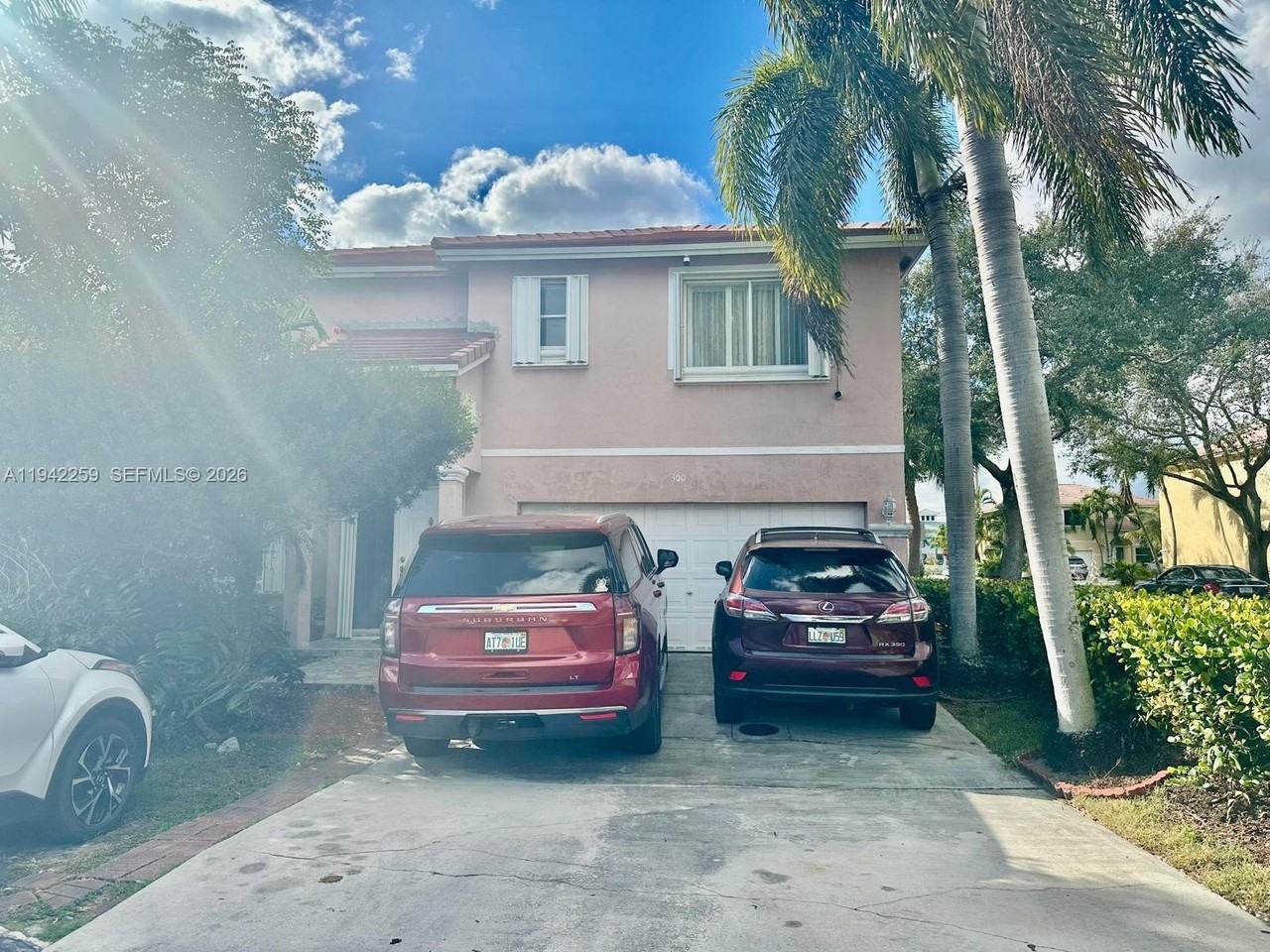 300 Sw 100th Ave - Photo 2 of 23