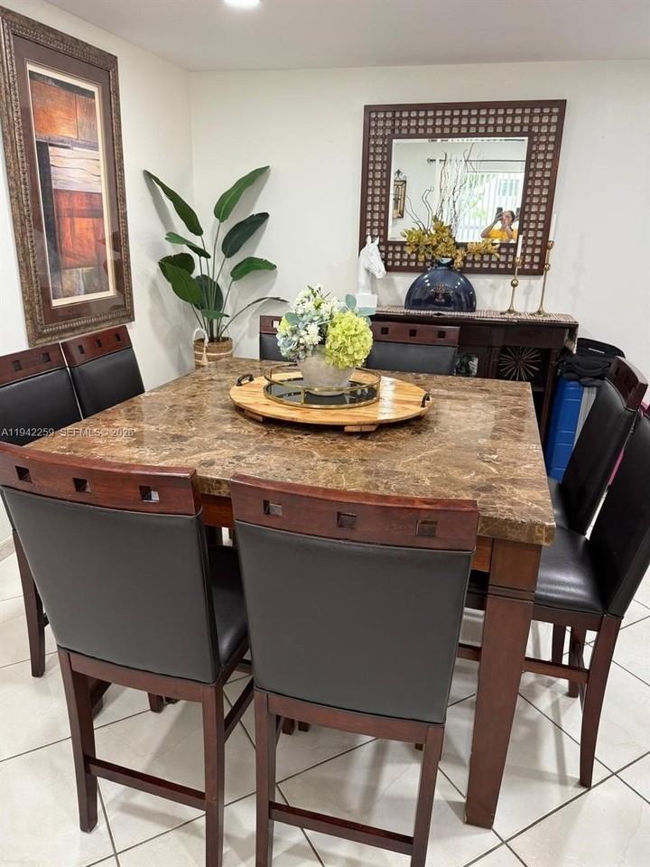 300 Sw 100th Ave - Photo 4 of 23