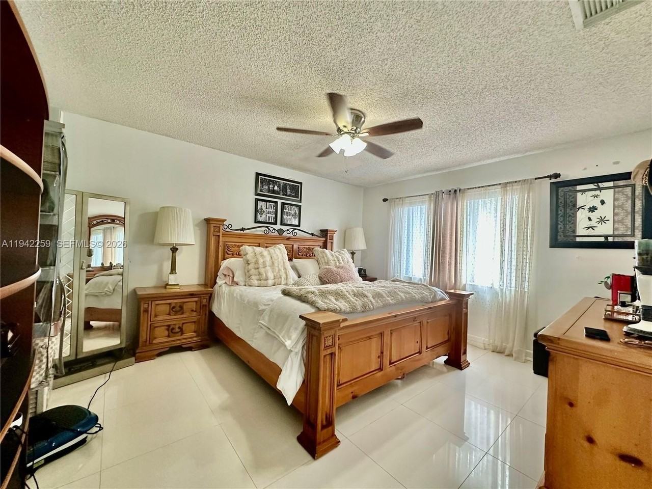 300 Sw 100th Ave - Photo 6 of 23