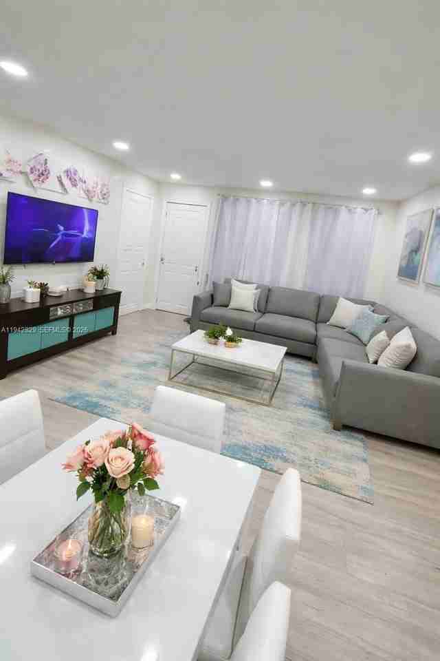 18804 Nw 45th Ave - Photo 4 of 8