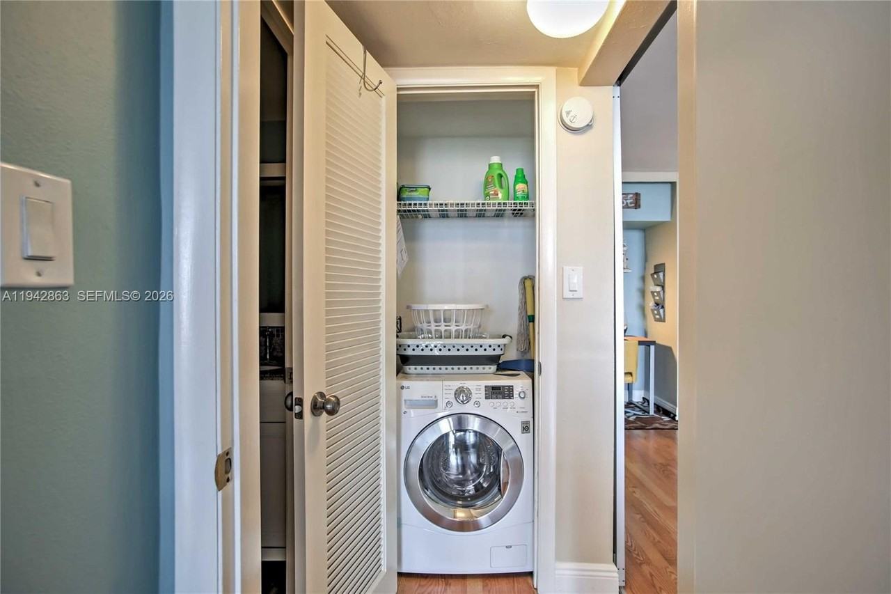 801 S Ocean Dr #1004 - Photo 4 of 8